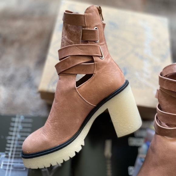 Free People Jesse Cutout Boots - Picture 4 of 15